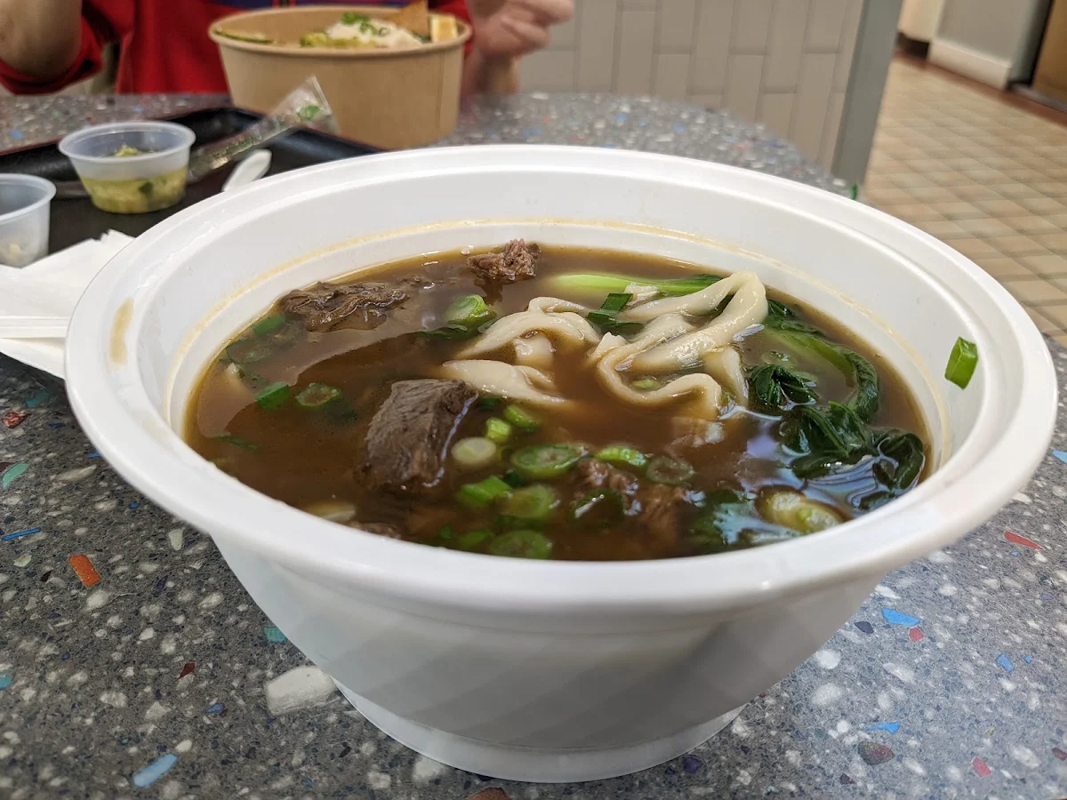 taiwanese beef soup with flat noodle 台灣牛肉麵, 赤焱 Red Flame
